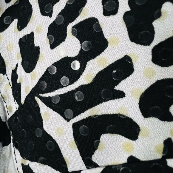 Large Cache Sequin Covered Western Style Shirt with Silver Colored Snaps - Picture 5 of 6